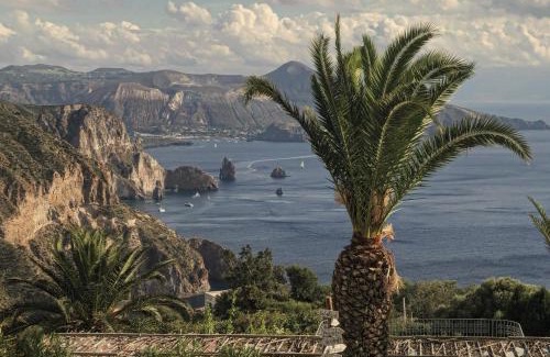 Lipari House | Oceanfront Escape at Case Quattrocchi - Guest Rated 10/10
