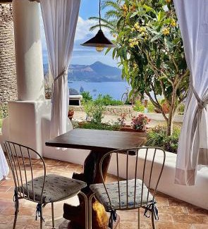 Lipari House | Oceanfront Escape at Case Quattrocchi - Guest Rated 10/10