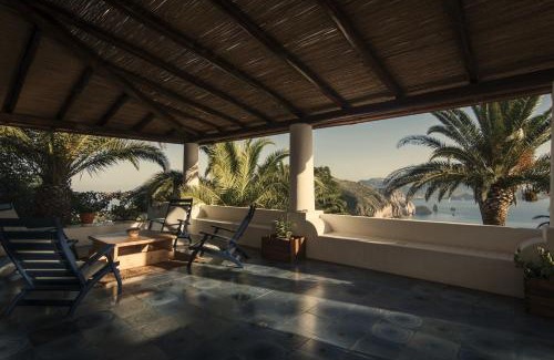 Lipari House | Oceanfront Escape at Case Quattrocchi - Guest Rated 10/10