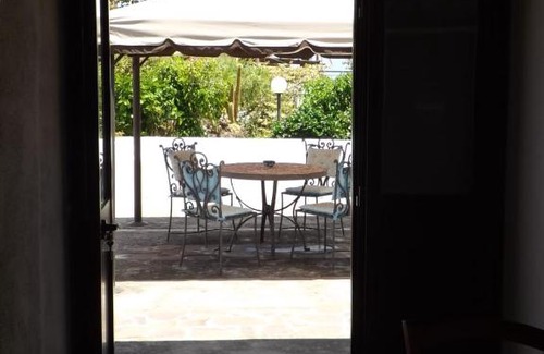 Malfa Apartment | Charming Villa Lory: Guest Rated 9/10 with Breakfast Included