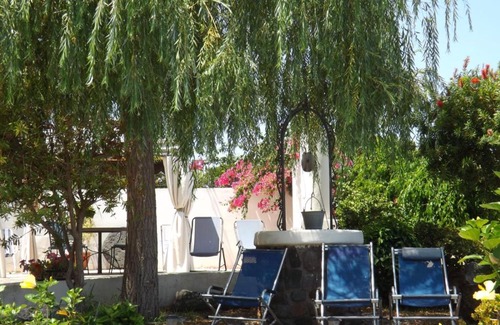 Malfa Apartment | Charming Villa Lory: Guest Rated 9/10 with Breakfast Included