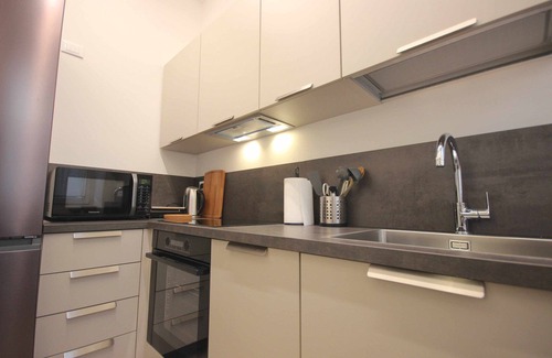 San Zeno Apartment | Inviting Case VR Holiday - Canter House with Spa & Breakfast