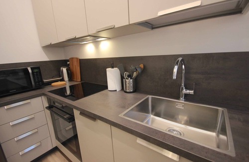 San Zeno Apartment | Inviting Case VR Holiday - Canter House with Spa & Breakfast