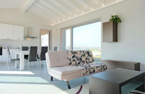 Ovest Villa | Top-Rated Case VR Holiday ResiRenza: Family-Friendly Oasis