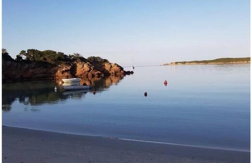 Pianotolli-Caldarello House | Enjoy Caseddu pieds dans l'eau: Family & Pet-Friendly Retreat