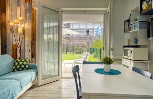 Cernusco sul Naviglio Apartment | Refreshing AZZURRA House: Two-Room Apartment with Garden