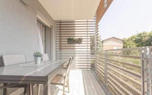 Cernusco sul Naviglio Apartment | Casa LA VELA: Elegant Two-Bedroom with Balcony Retreat
