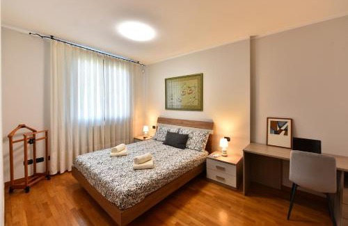 Cernusco sul Naviglio Apartment | Elegant Masai Mara House with Spacious Balcony & Family-Friendly