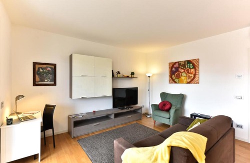 Cernusco sul Naviglio Apartment | Elegant Casa Kikka with Balcony - Pet and Child Friendly
