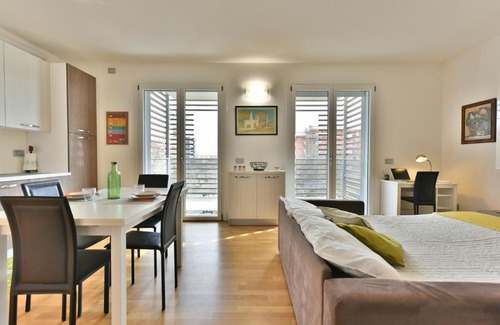 Cernusco sul Naviglio Apartment | Elegant Casa Kikka with Balcony - Pet and Child Friendly