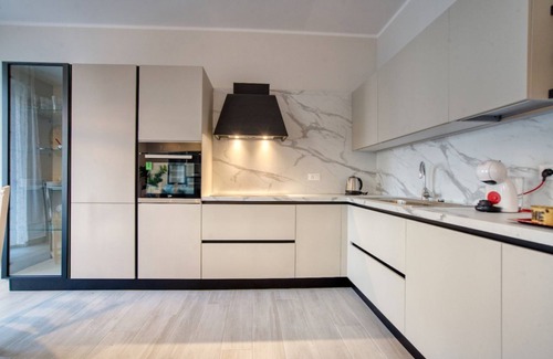 Washington Apartment | Elegant Central Apartment with Spa and Breakfast Amenities