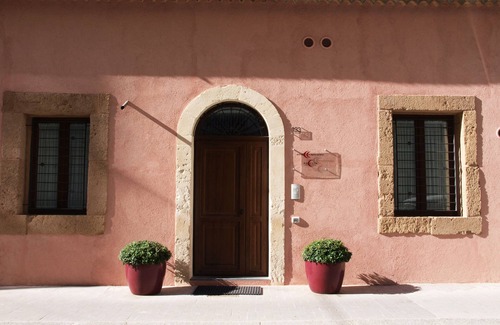 Augusta Apartment | Cozy CasEpicarmo Guest House with Family-Friendly Amenities