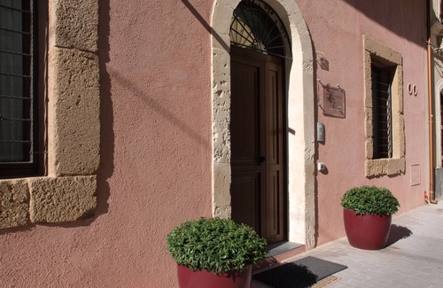 Augusta Apartment | Cozy CasEpicarmo Guest House with Family-Friendly Amenities