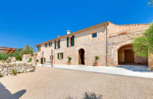 Vilafranca de Bonany Villa | Relaxing Villa Amazing Vilafranca with Pool & High Guest Rating