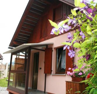 Pontebba House | Inviting Casetta Alex Desiree: Rated 8.8 with Breakfast & Family Comfort