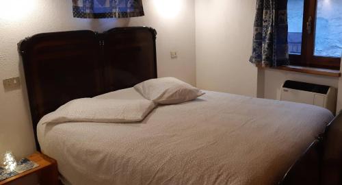 Artaz Vieu Apartment | Cozy Casetta con Camino: Pet & Child Friendly Retreat