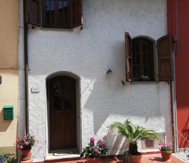 Corsanico House | Oceanfront Retreat at Casetta del Sole - Rated 8/10 by Guests