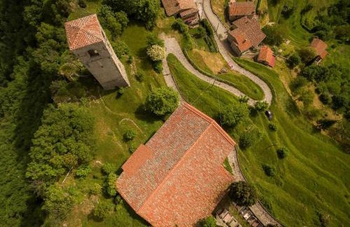 Molazzana House | Discover Casetta della Chiocciola: Family-Friendly Retreat