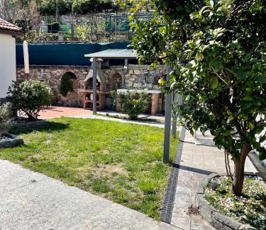 Chiavari House | Outstanding Casetta di Chri: Oceanfront with Pet-Friendly Perks