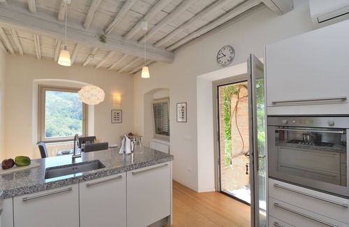 Gaiole in Chianti Villa | Inviting Casetta Kiwi: Poolside Retreat in Chianti