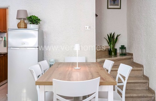 Desenzano del Garda House | Historic Casetta Lucia - Central House with Key Amenities
