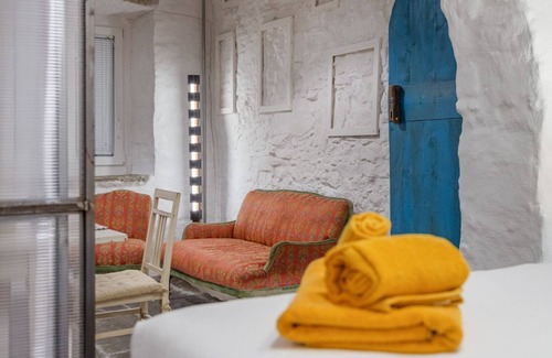 Barriera Vecchia-San Giacomo Apartment | Discover Unique Style at Casetta PesceBlu – Rated 9/10