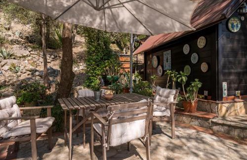 San Giovanni Gemini Ski Chalet | Pet-Friendly Casetta Pizziddu with Oceanfront Views