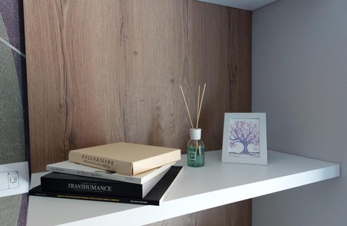 L'Aquila House | Pet-Friendly Retreat: Casetta San Marciano Pile Awaits