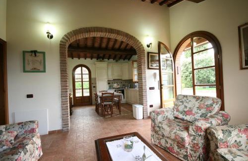 Donoratico House | Cozy Seaside Retreat: 4-Star Stay with Family & Pet-Friendly Perks