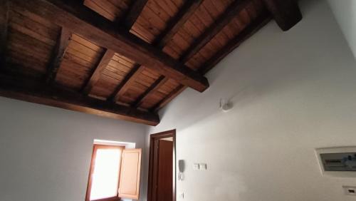 Roio Piano House | Charming Casetta Tipica in Borgo with Hot Tub, Rated 9/10