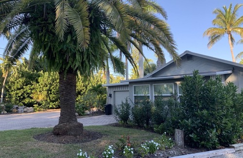 Nokomis House | Unwind at Casey Key Beach Getaway with Oceanfront Bliss