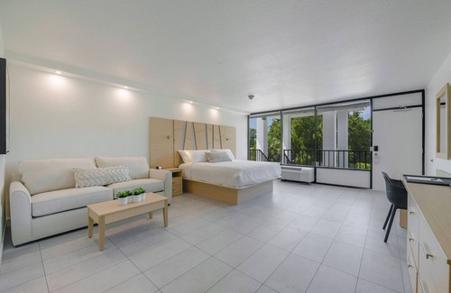 Osprey Hotel | Family-Friendly Casey Key Resorts with Pool & Restaurant