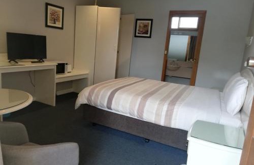 Hallam Hotel | Budget-Friendly Stay at Casey on Princes Motel with Breakfast