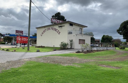 Hallam Hotel | Budget-Friendly Stay at Casey on Princes Motel with Breakfast