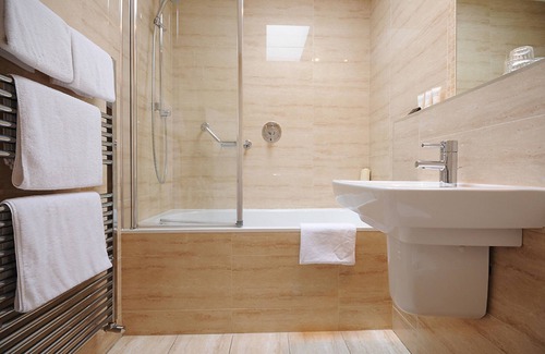 Glengarriff Hotel | Discover Casey's Hotel Glengarriff: Family-Friendly Retreat