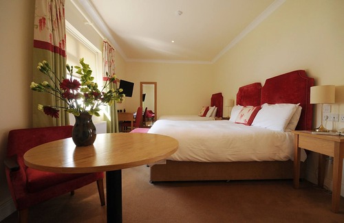 Glengarriff Hotel | Discover Casey's Hotel Glengarriff: Family-Friendly Retreat
