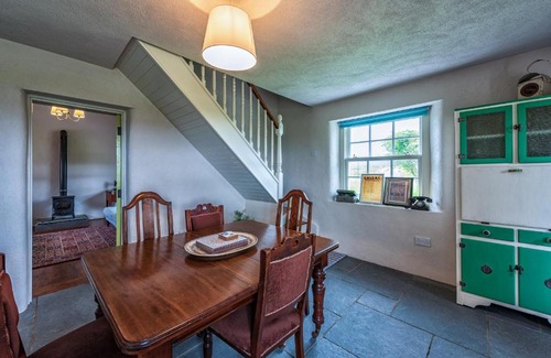 Donegal Cabin | Family-Friendly Stay Near Cashelnagor Railway Station