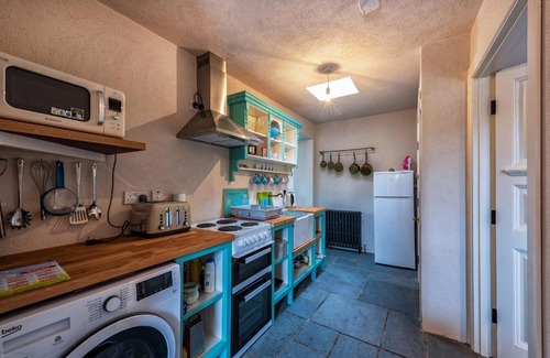 Donegal Cabin | Family-Friendly Stay Near Cashelnagor Railway Station