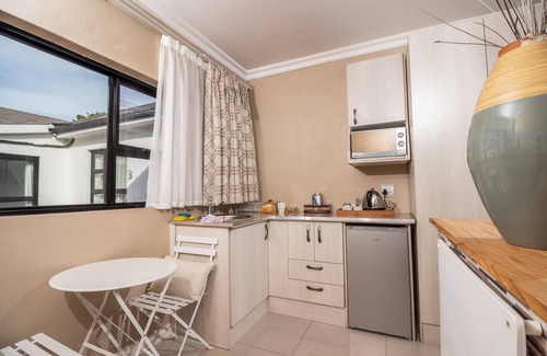 Port Elizabeth House | Discover Cashmere Suites: Family-Friendly with Spa & Breakfast