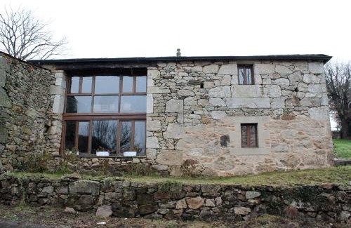 Paradela House | Discover Casiña de Campo: Pet-Friendly with Breakfast & Kitchen