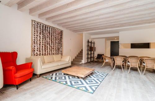 Cannaregio Apartment | Family-Friendly Haven at Casin dei Spiriti - Rated 9/10