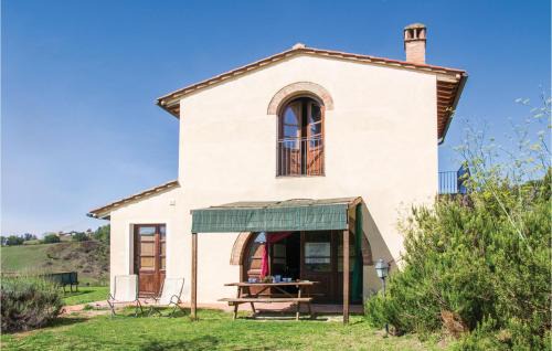 Toiano House | Casina: Pet-Friendly Hotel with Pool & Family Amenities
