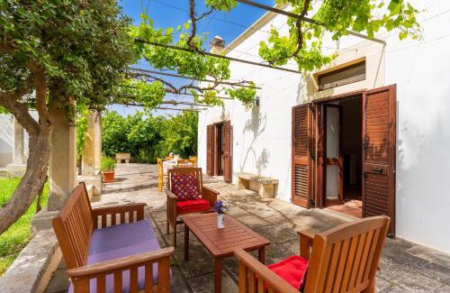 Cutrofiano House | Family-Friendly Casina Litta with Pool & High Guest Ratings