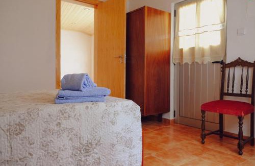 Gois Apartment | Pet-Friendly Getaway at Casinha da Eira - Rated 9/10