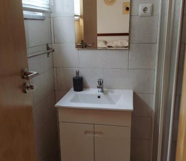 Gois Apartment | Pet-Friendly Getaway at Casinha da Eira - Rated 9/10