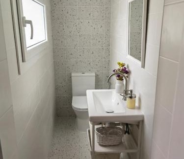 Charneca de Caparica e Sobreda House | Pet-Friendly Retreat at Casinha do Chico for Families