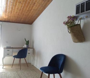 Charneca de Caparica e Sobreda House | Pet-Friendly Retreat at Casinha do Chico for Families