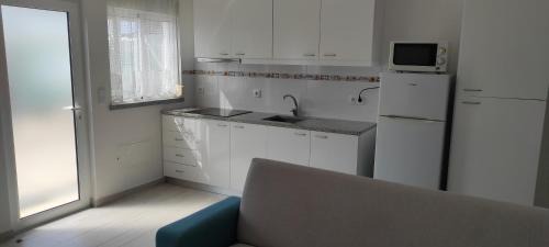 Carvide House | Oceanfront Escape at Casinha do Mar - Rated 9.8/10