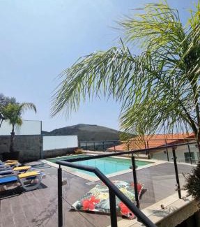 Bico Ski Chalet | Discover Casinha do Orjal: Pet-Friendly Beachfront Escape