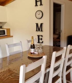 Bico Ski Chalet | Discover Casinha do Orjal: Pet-Friendly Beachfront Escape